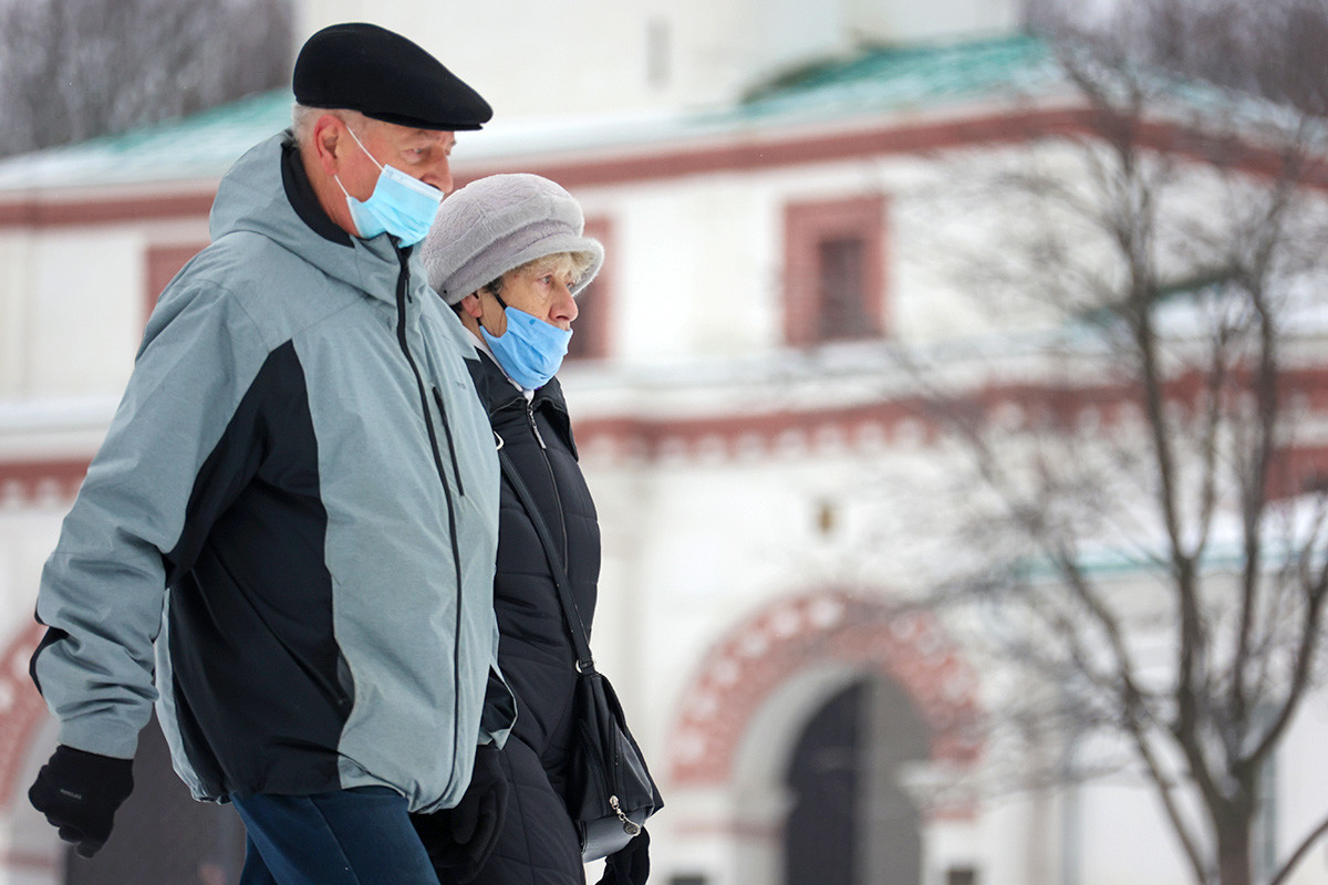 Personnes âgées au domaine de Kolomenskoïé, à Moscou
