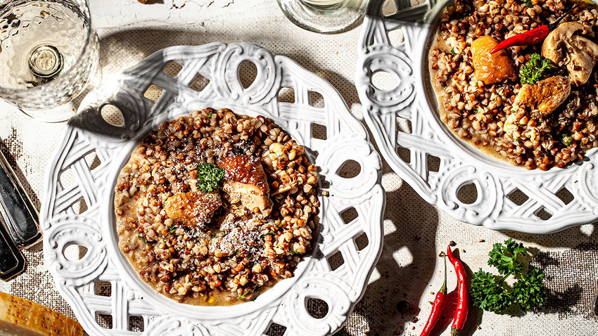 Do you know how to find a compromise between Russian and Italian cuisine? Make grechotto with porcini and buckwheat.