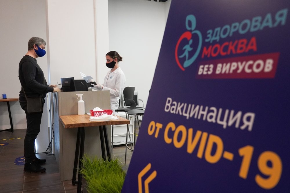 Point de vaccination au centre commercial Salaris, à Moscou