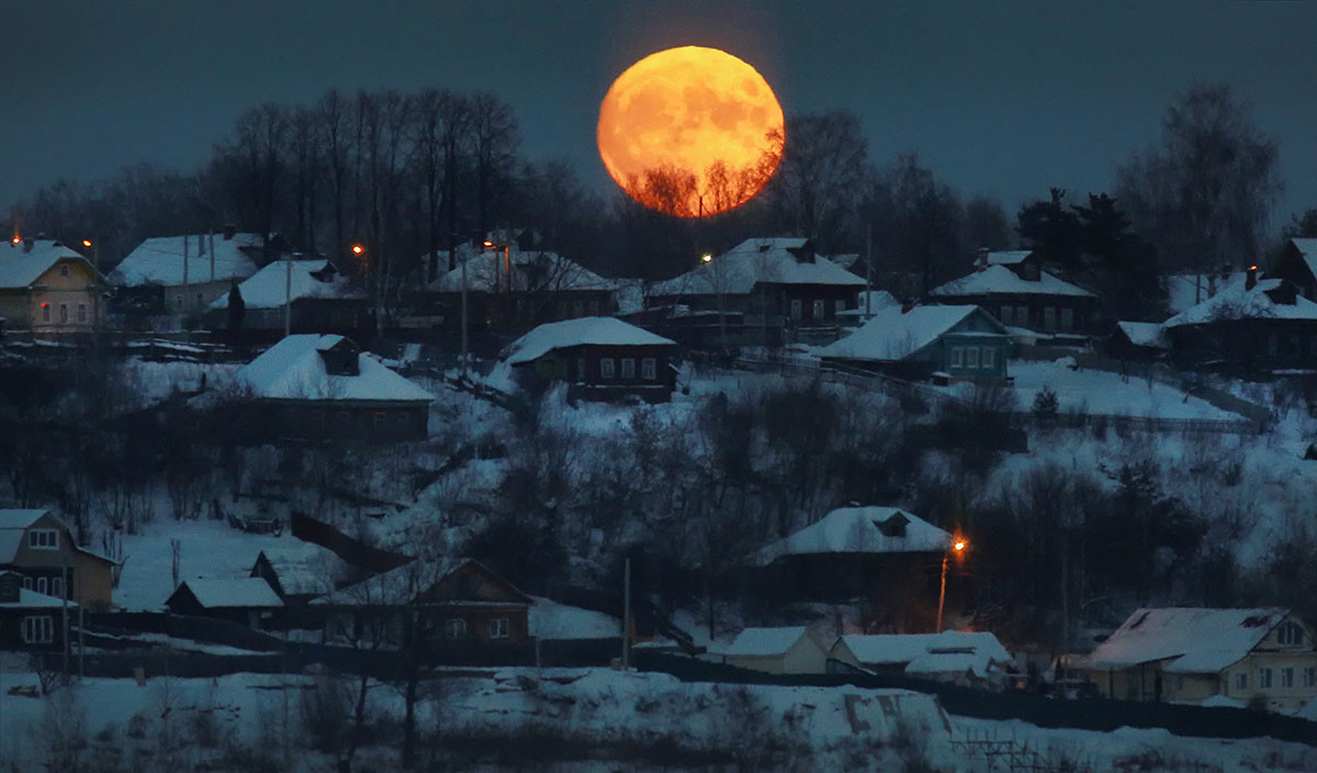 Une « super Lune » dans la région d'Ivanovo (300 km au nord de Moscou)
