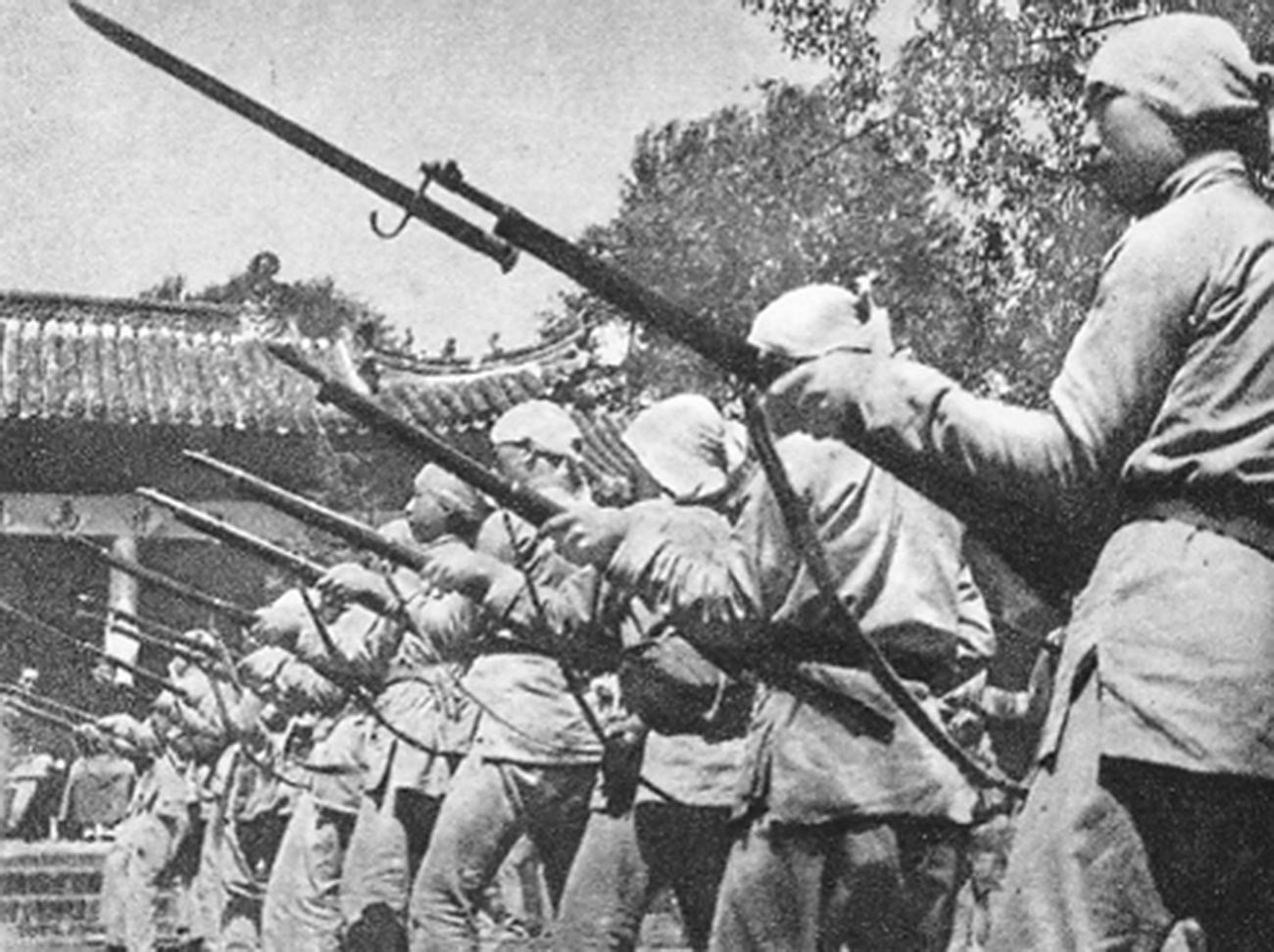 Soldados chineses liderados pelo comunista Ma Benzhai.