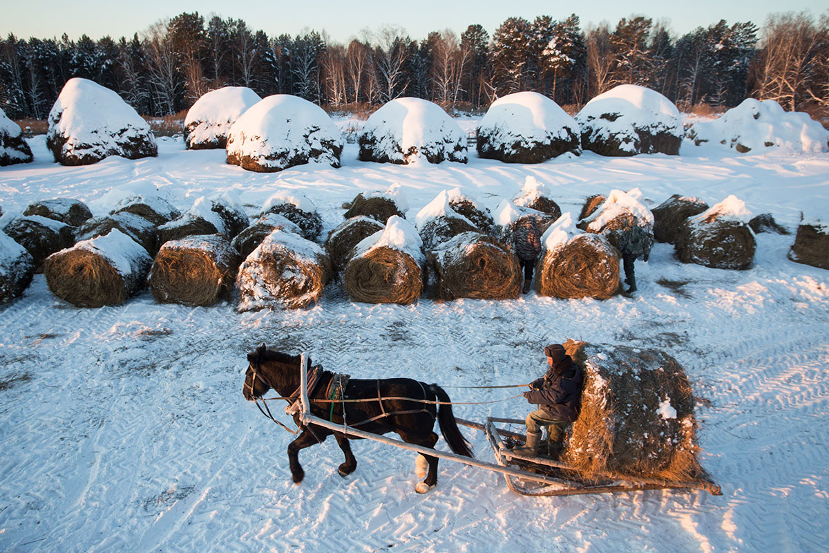 Die Einheimischen im Dorf Unara in Sibirien sind bereit für den Winter!