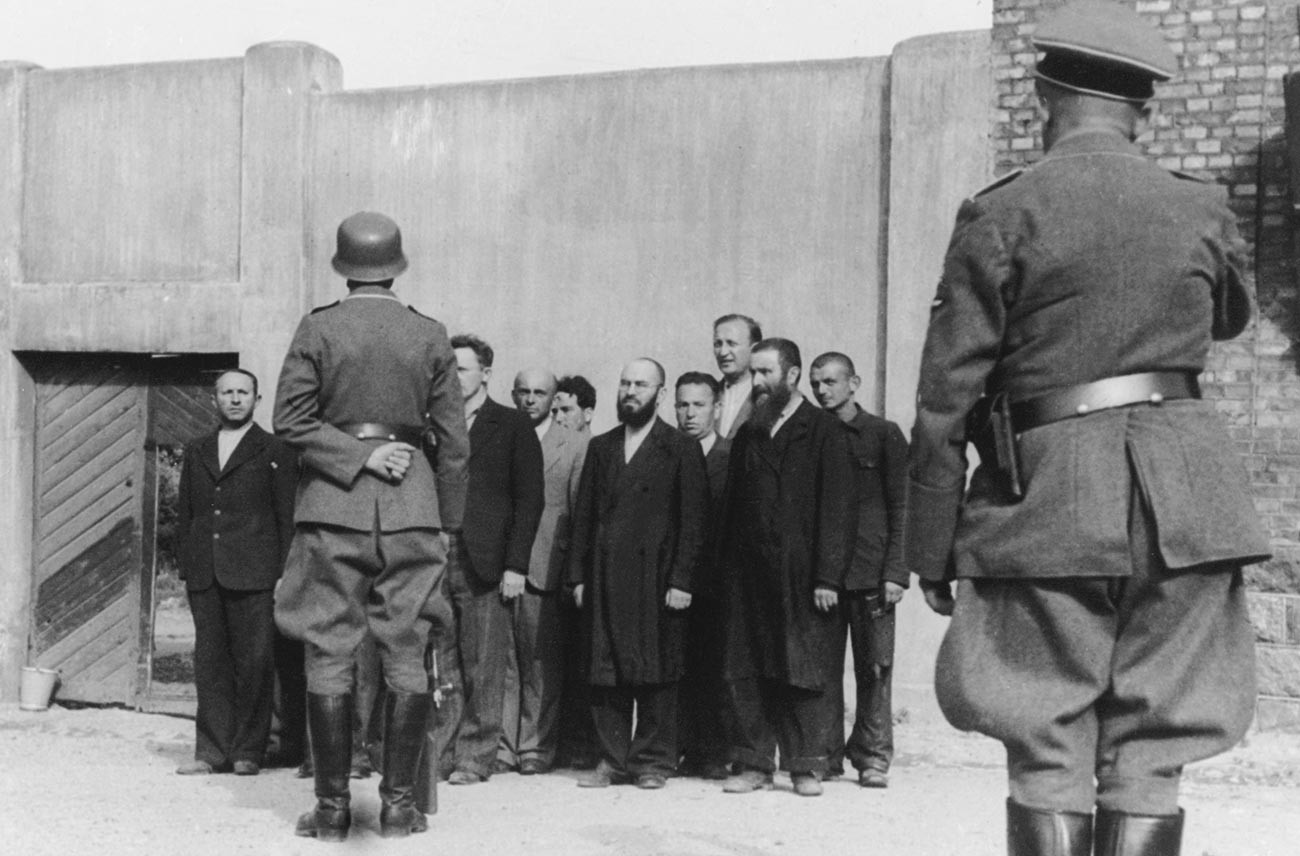 Des juifs avant leur exécution