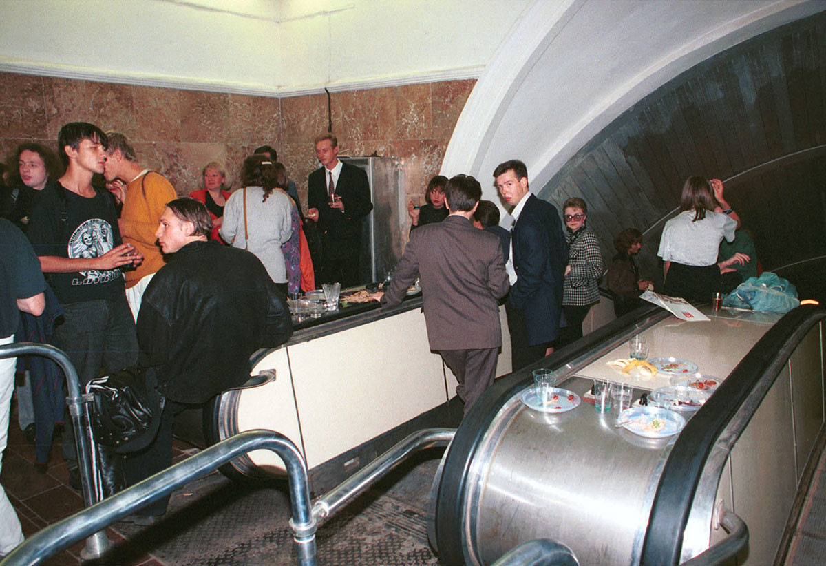 Ptyuch magazine presentation at Krasnye Vorota station of Moscow Metro, 1994