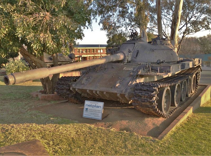 T 55 de las Fuerzas Armadas Populares de Liberación de Angola expuesto en el Museo de Tanques de Sudáfrica.