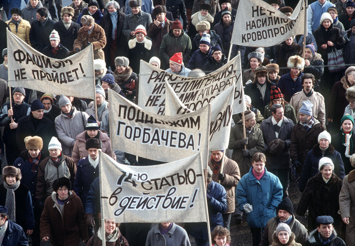 Službeno odobrenu šetnju i skup organizirao je blok demokratskih snaga u Moskvi 4. veljače 1990. godine. 