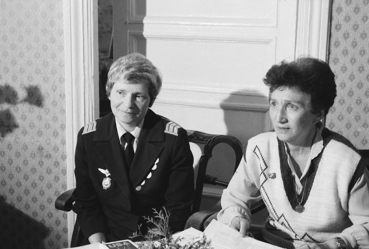 Galina Rastorgueva (on the right) and Ludmila Polyanskaya (on the left). in 1992. 
