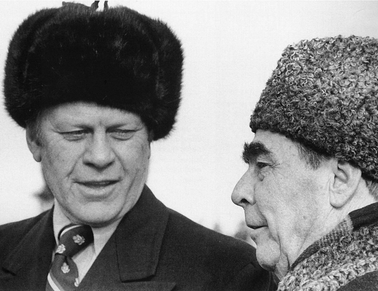 ソ連のレオニード・ブレジネフ書記長に会う米国のジェラルド・R・フォード大統領、1974年