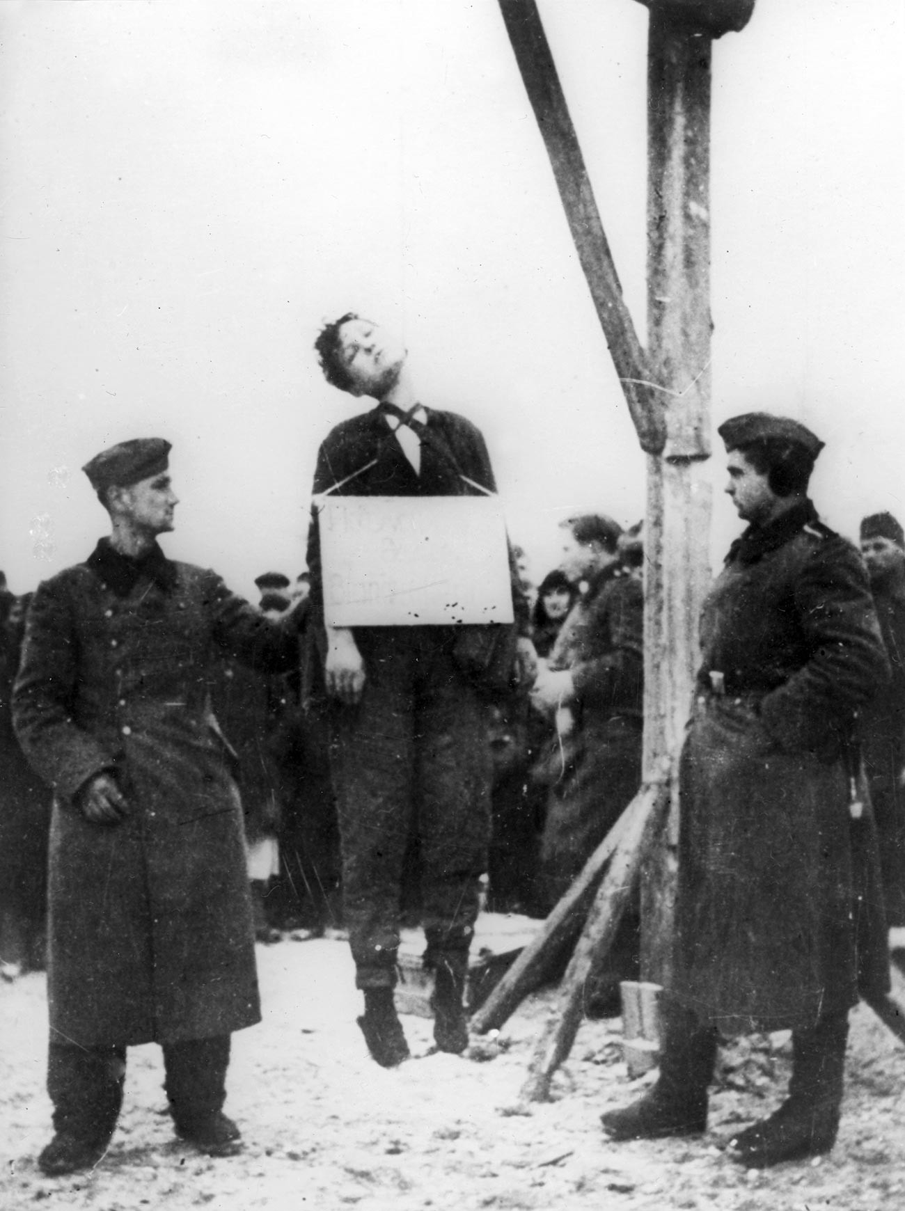 Ejecución de la saboteadora soviética Zoya Kosmodemyanskaya.