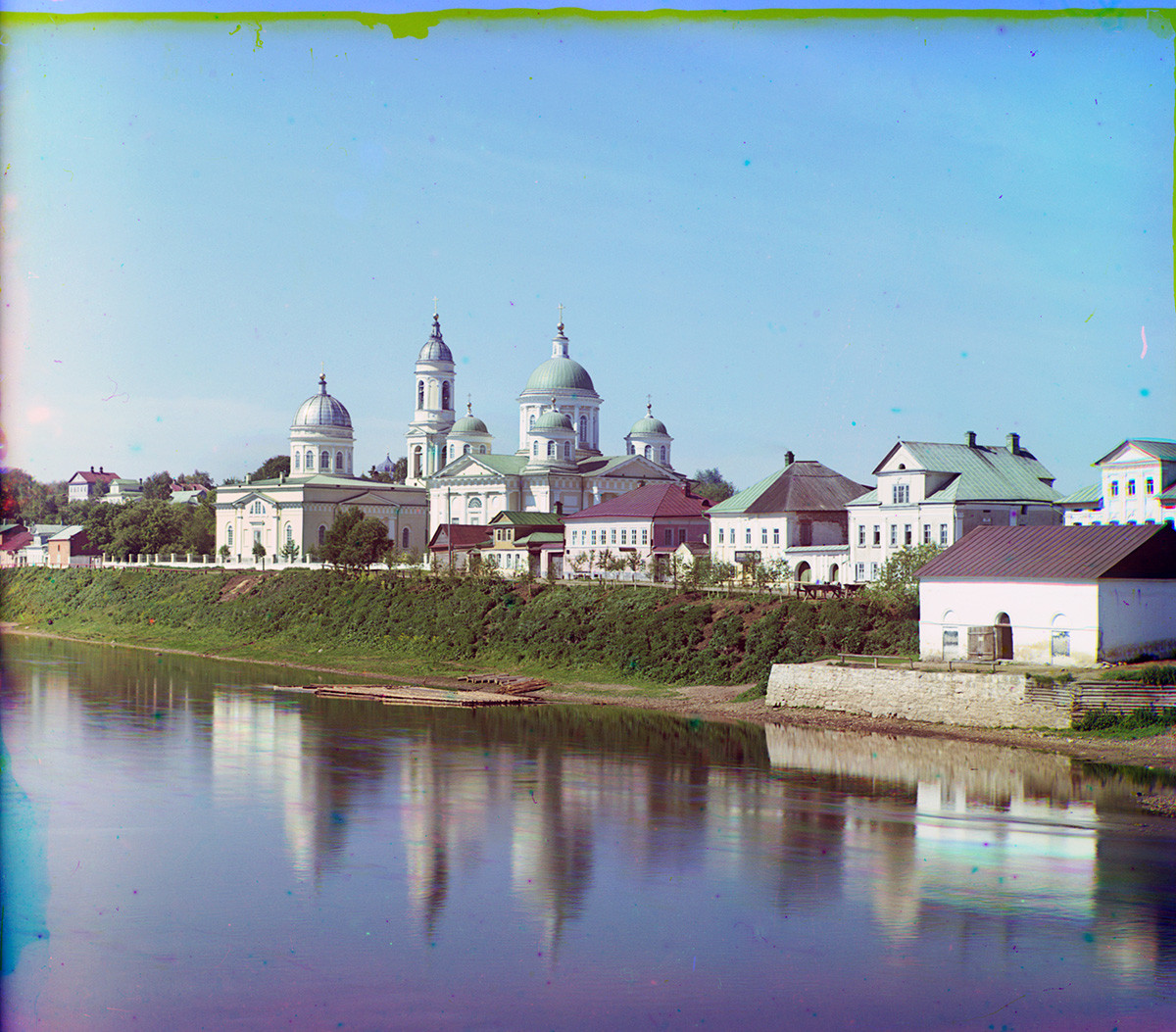 Tvertsa River, Novgorod Embankment. Background: Church of Entry of Christ into Jerusalem (left), Transfiguration Cathedral. Summer 1910