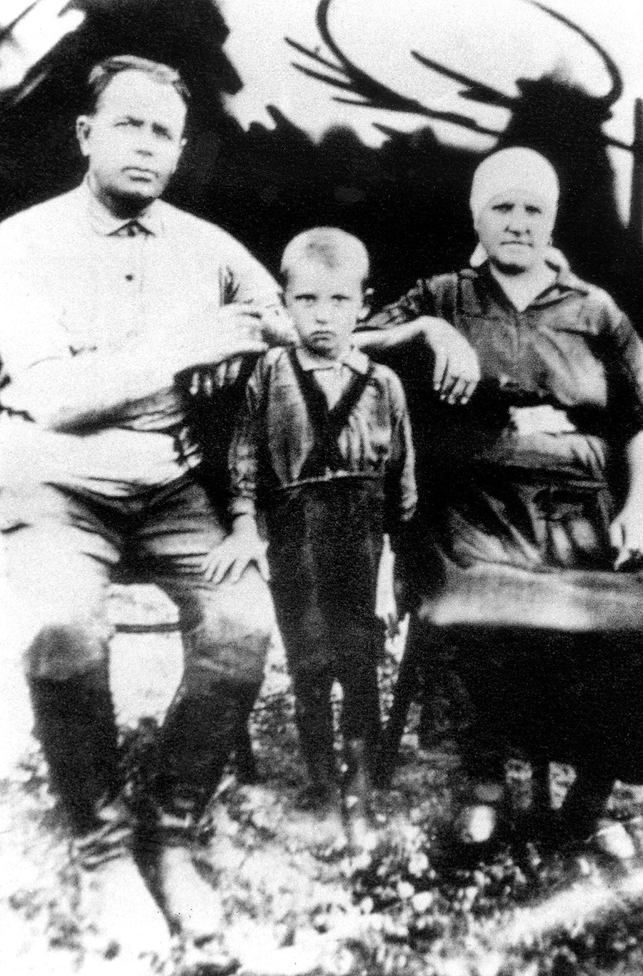Gorbatschow als 4-jähriges Kind in Priwolnoje, um 1935
