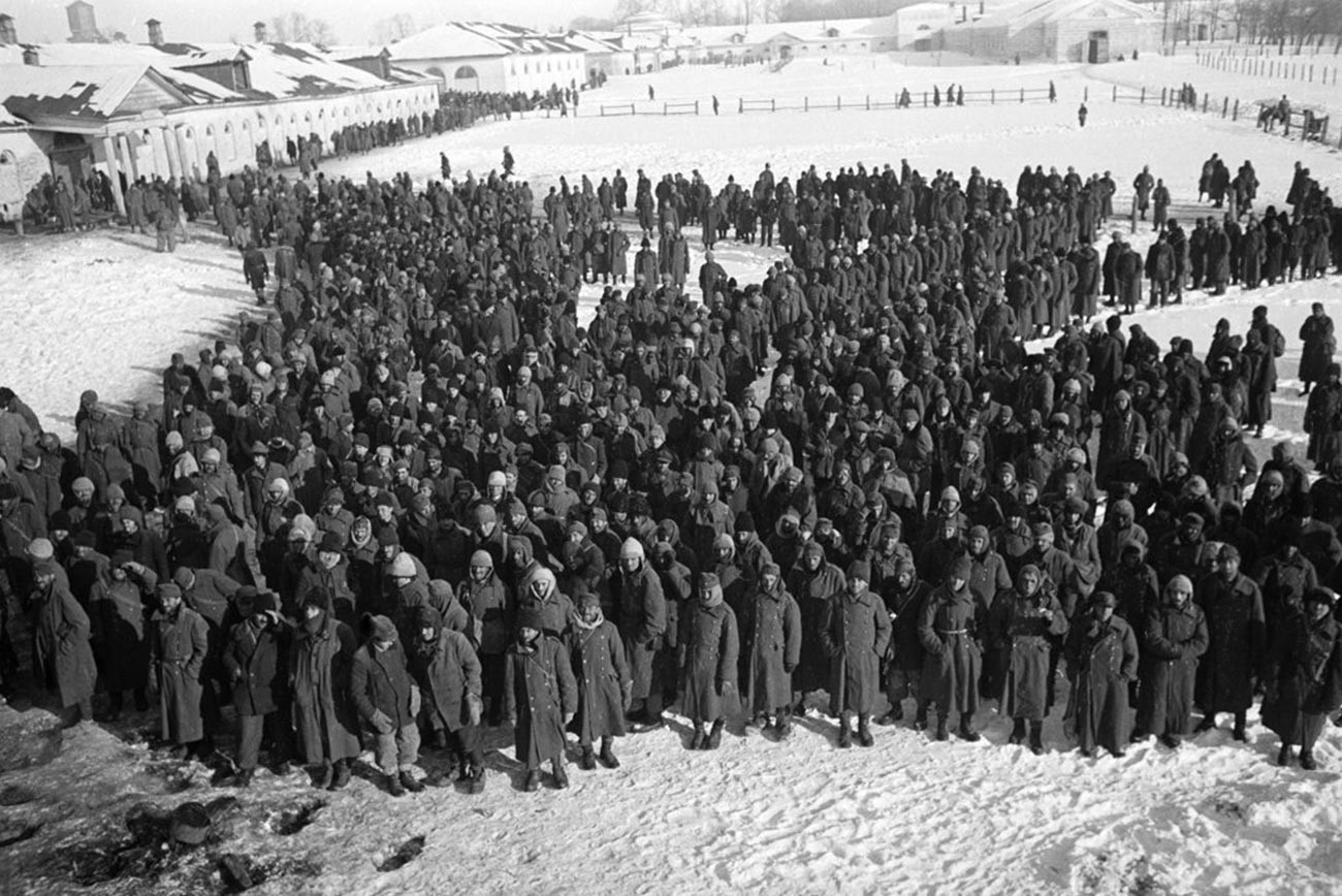 Prisonniers de guerre près de Stalingrad 