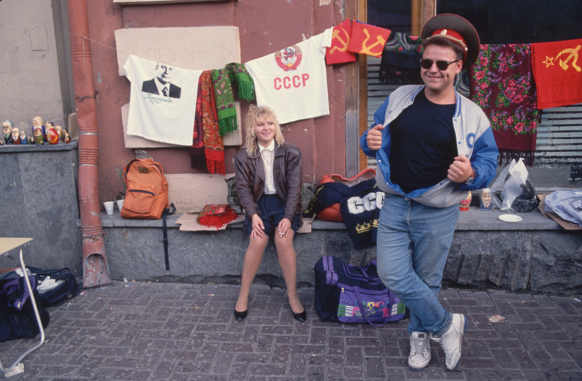 Souvenirs de style soviétique sur la rue Arbat à Moscou