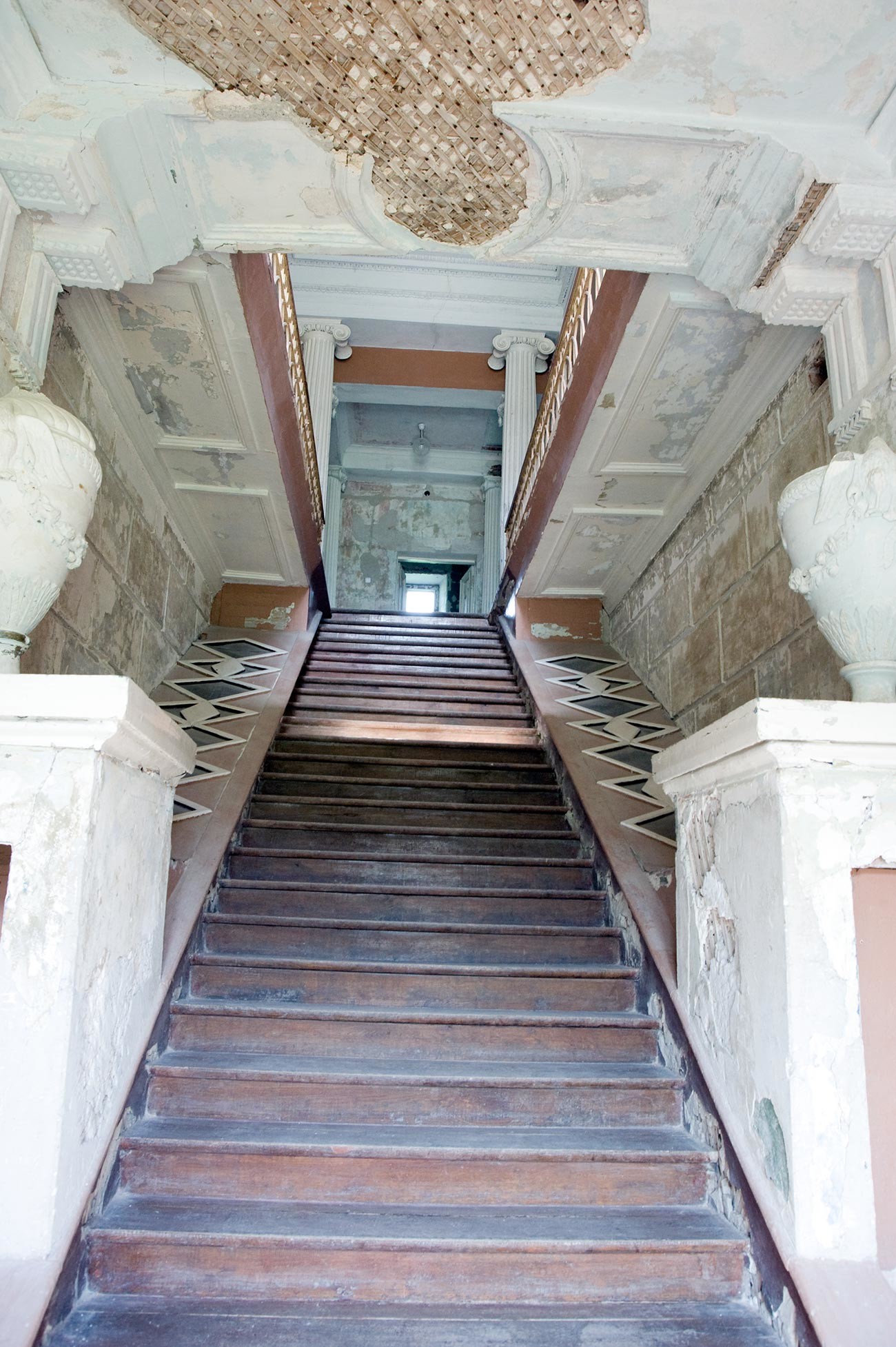 Znamenskoye-Rayok. Mansion interior. Main stairway. May 14, 2010