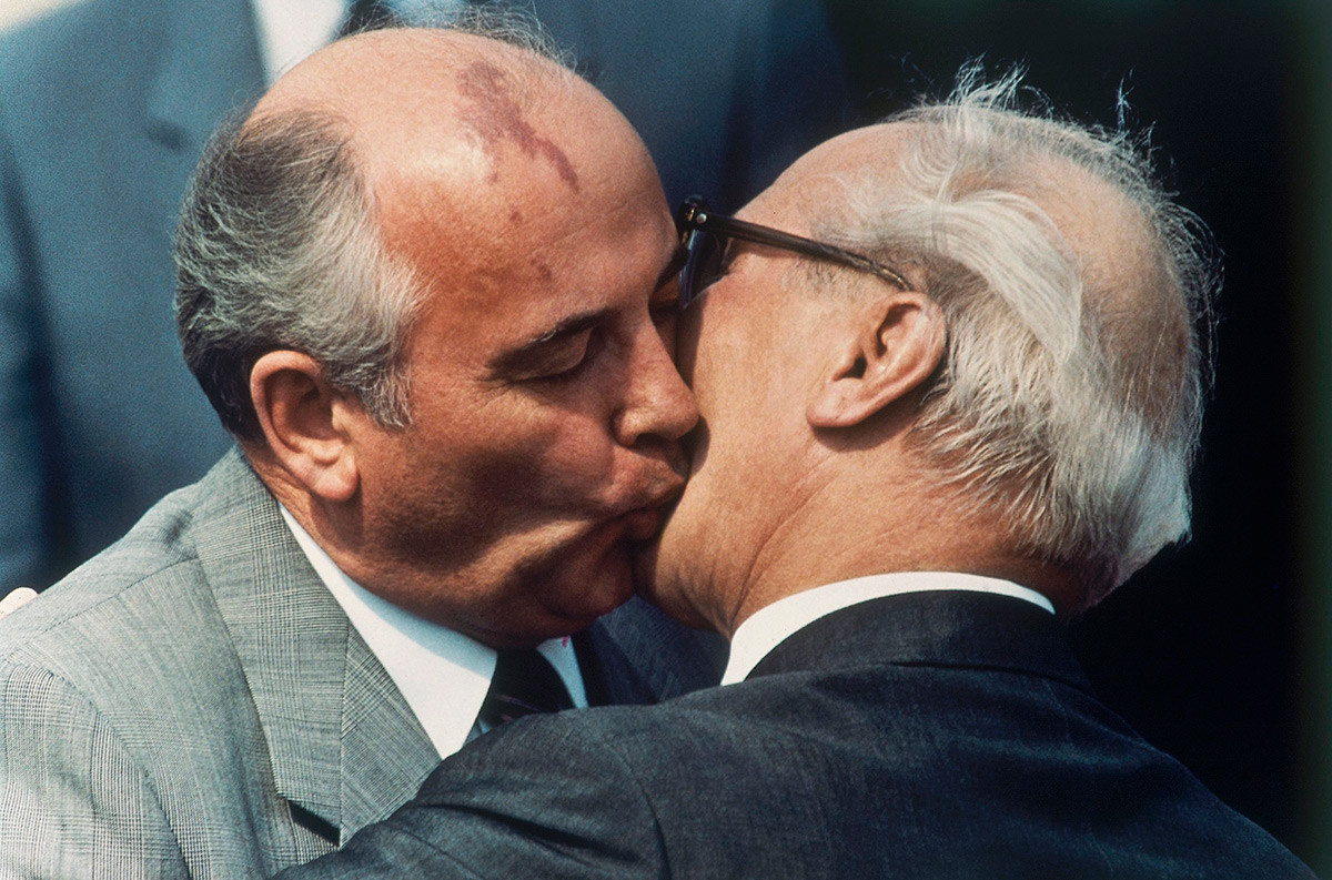 Mikhail Gorbachev and East Germany's state and Communist party leader Erich Honecker in 1987.