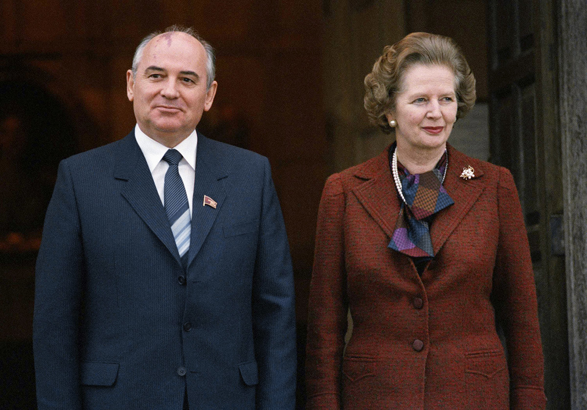 Mikhail Gorbachev bersama Perdana Menteri Inggris Margaret Thatcher.