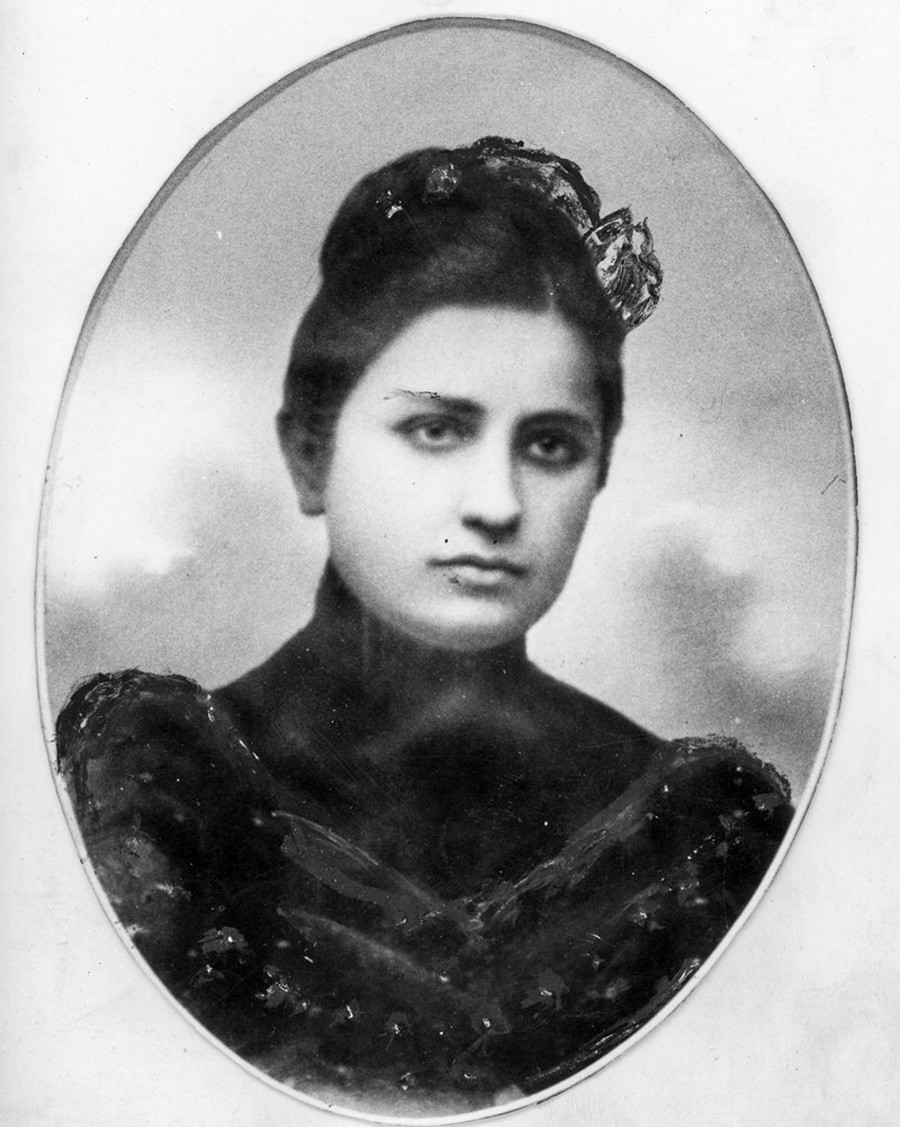 La primera esposa de Stalin, Yekaterina (Kato) Svanidze, 1904