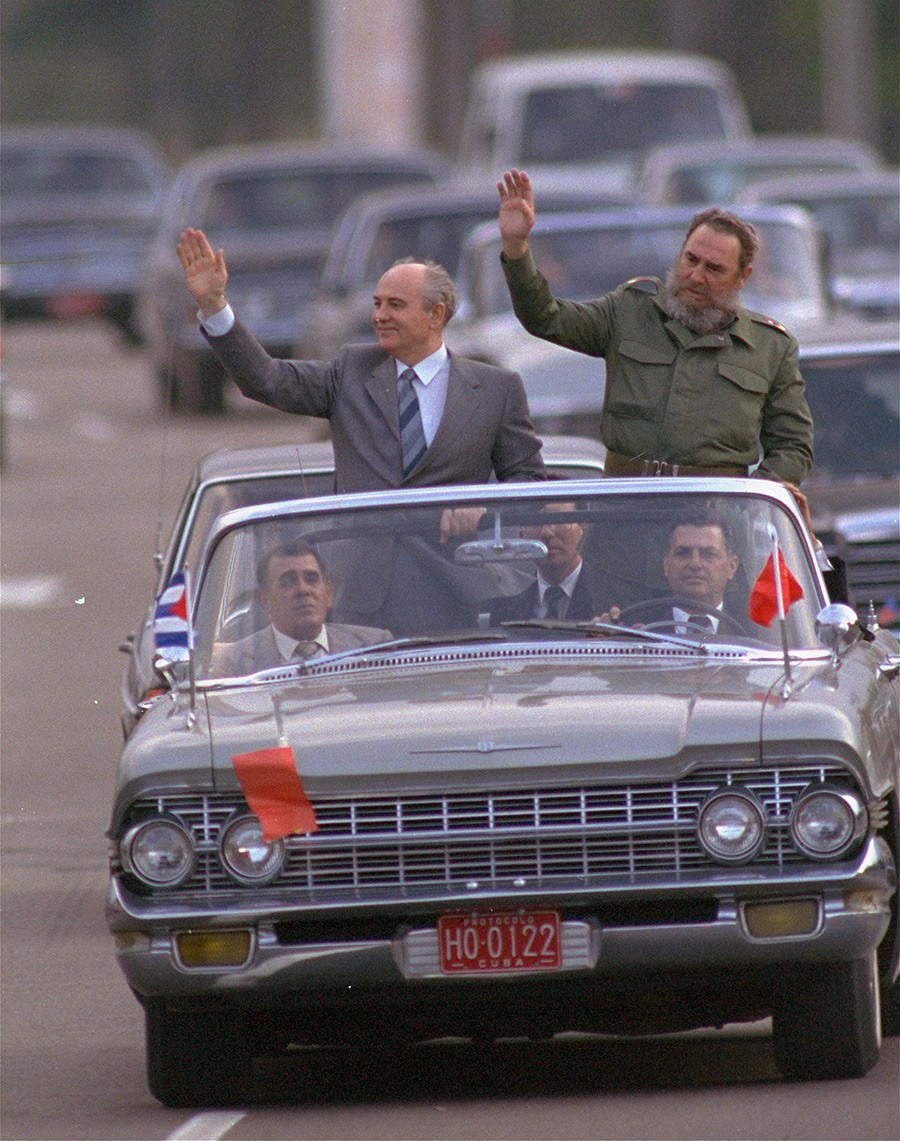 Михаил Горбачов и кубански лидер Фидел Кастро