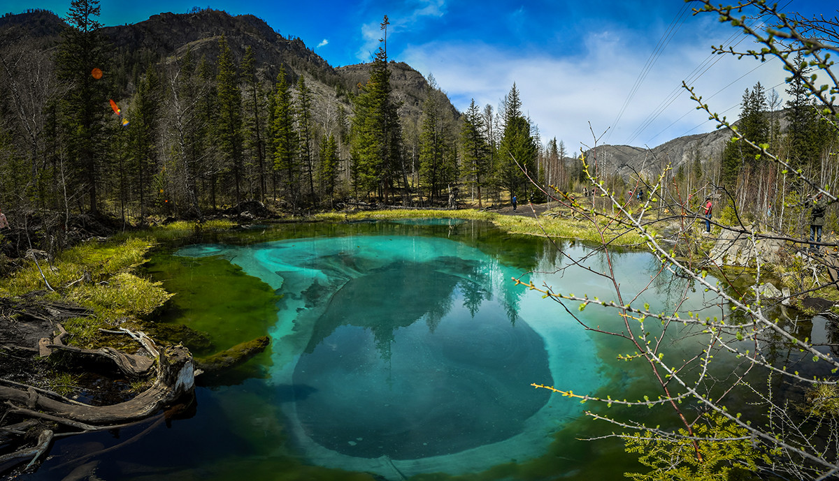 The multicolored Russian lakes look like they were made by anonymous ...