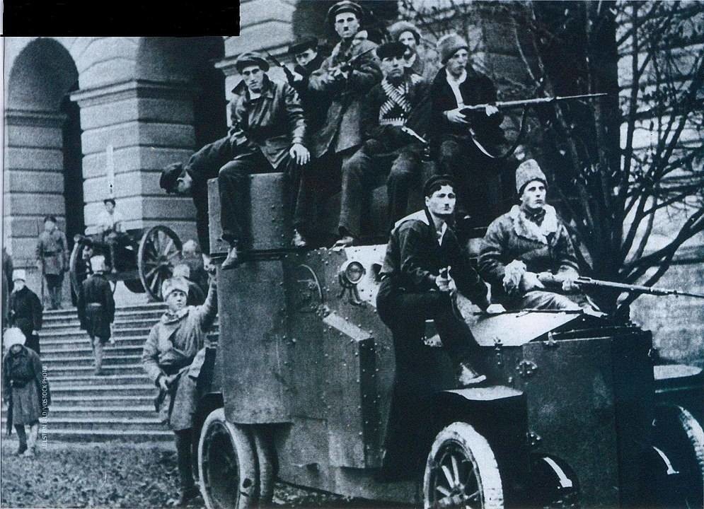 Un autoblindo a Pietrogrado, novembre 1917
