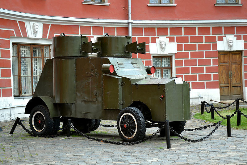 Un autoblindo Fiat-Izhorski (replica costruita nel 1967) esposto nel Museo statale centrale di Storia contemporanea della Russia a Mosca 