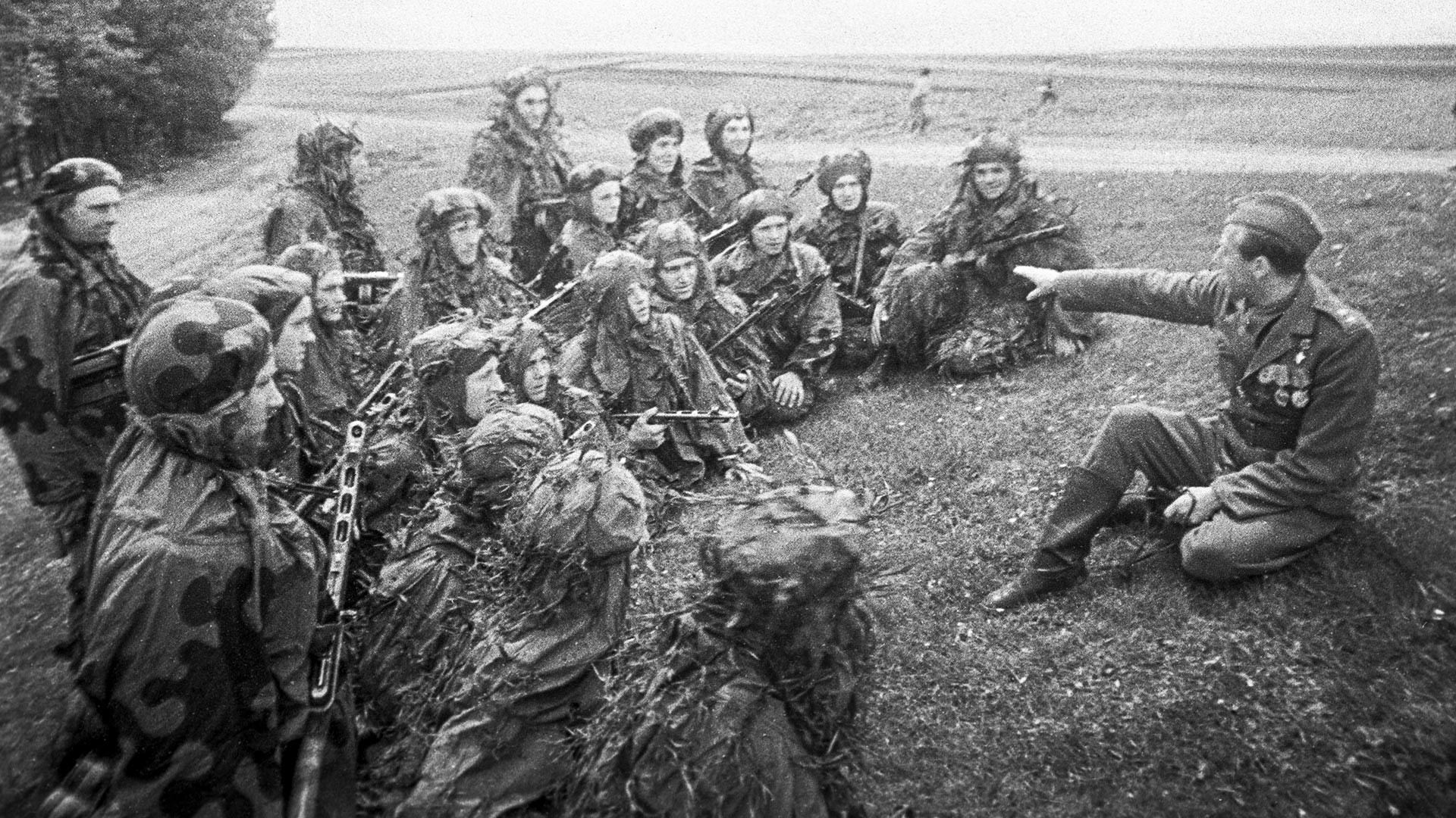 Veliki domovinski rat 1941.-1945. Praška ofenziva (6.-11. svibnja 1945.). Antonín Sochor, zapovjednik čete Prvog pješadijskog bataljuna Prve zasebne čehoslovačke pješadijske brigade u sklopu 51. streljačkog korupsa 38. armije Prvog Ukrajinskog fronta. 