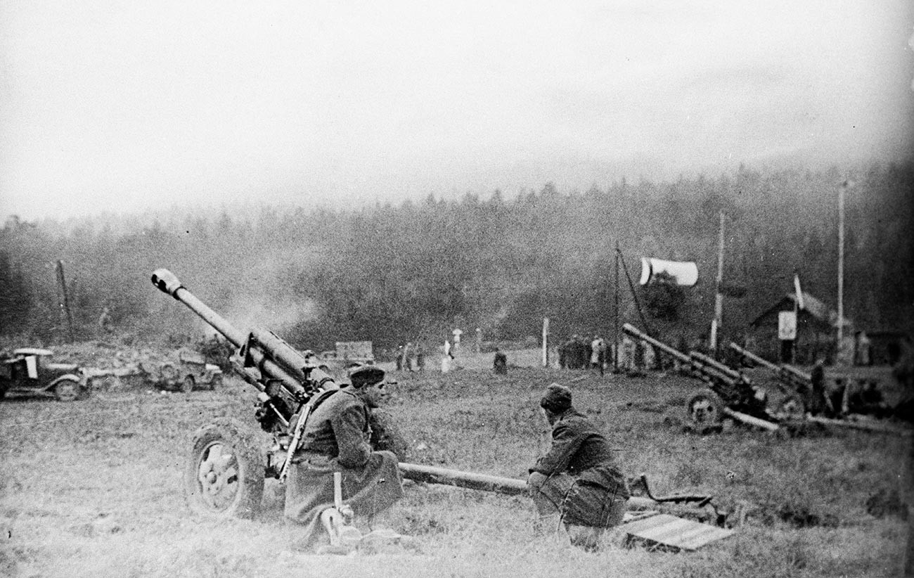Baterija 1. češkoslovaškega korpusa na prelazu Duklja