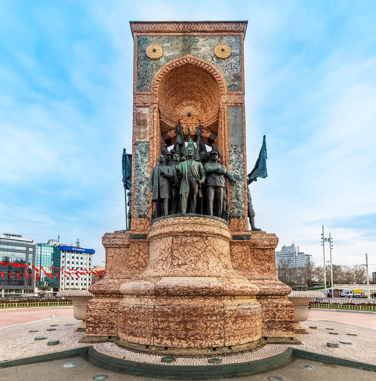 Spomenik Republika (Cumhuriyet Anıtı) v Istanbulu