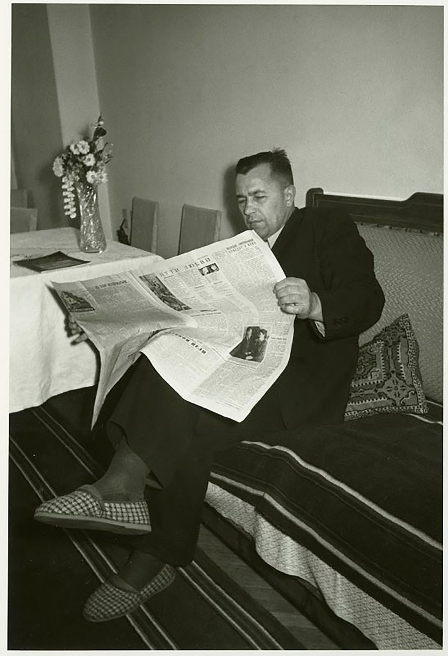 Lecture du journal « Goudok », 1957