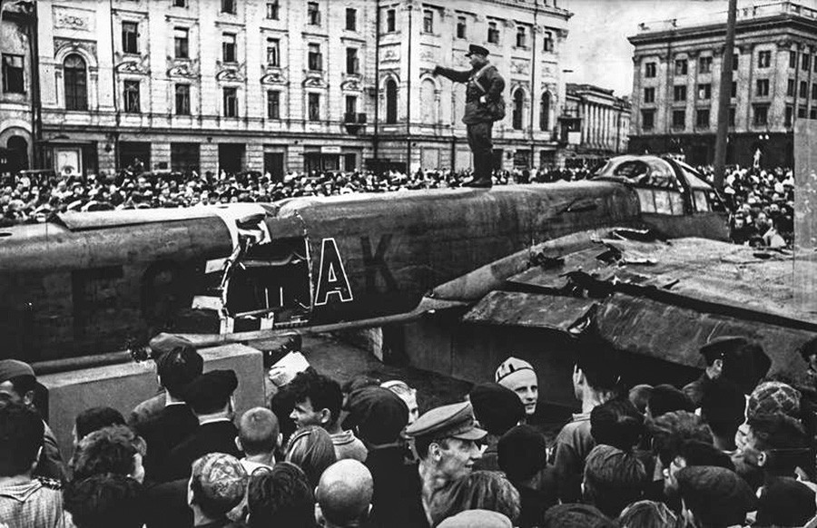 Un avion nazi abattu dans le centre-ville de Moscou
