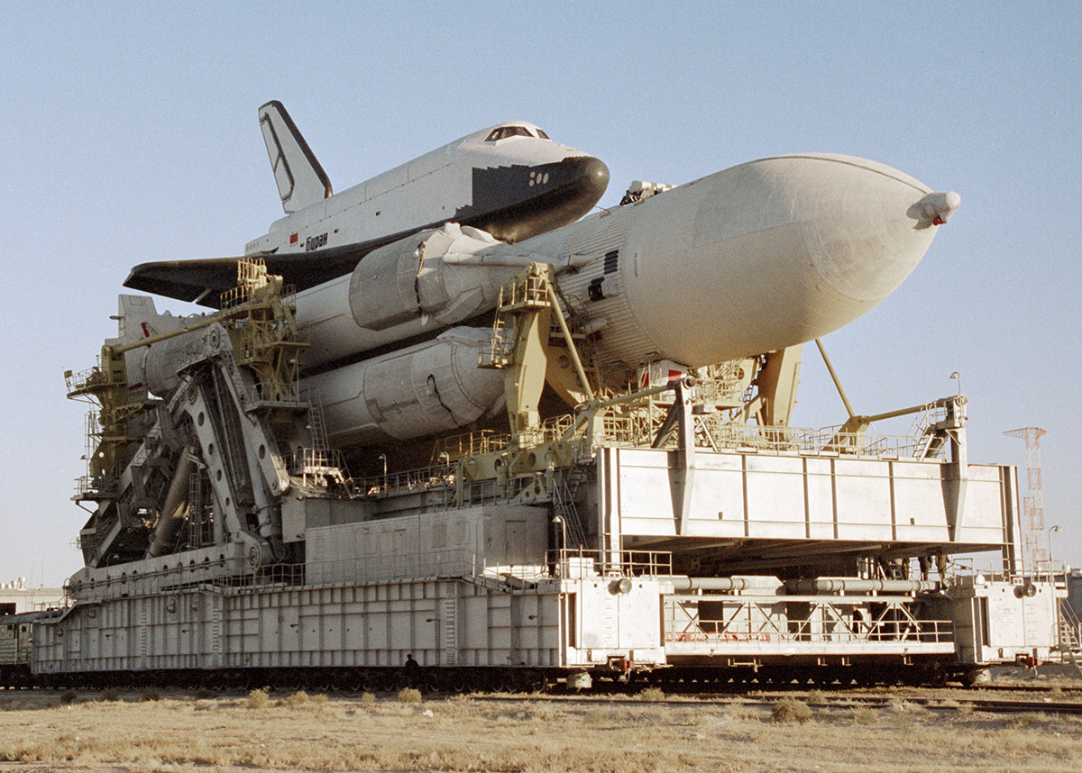 ブラン宇宙船と大型ロケット「エネルギア」、バイコヌール宇宙基、1988年。