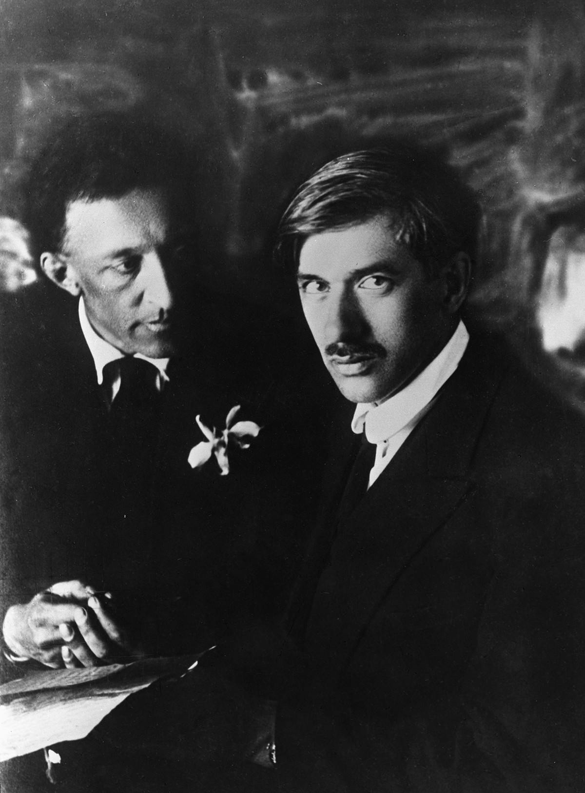 Os escritores Aleksandr  Blok e Kornêi Tchukóvski, em 1921.