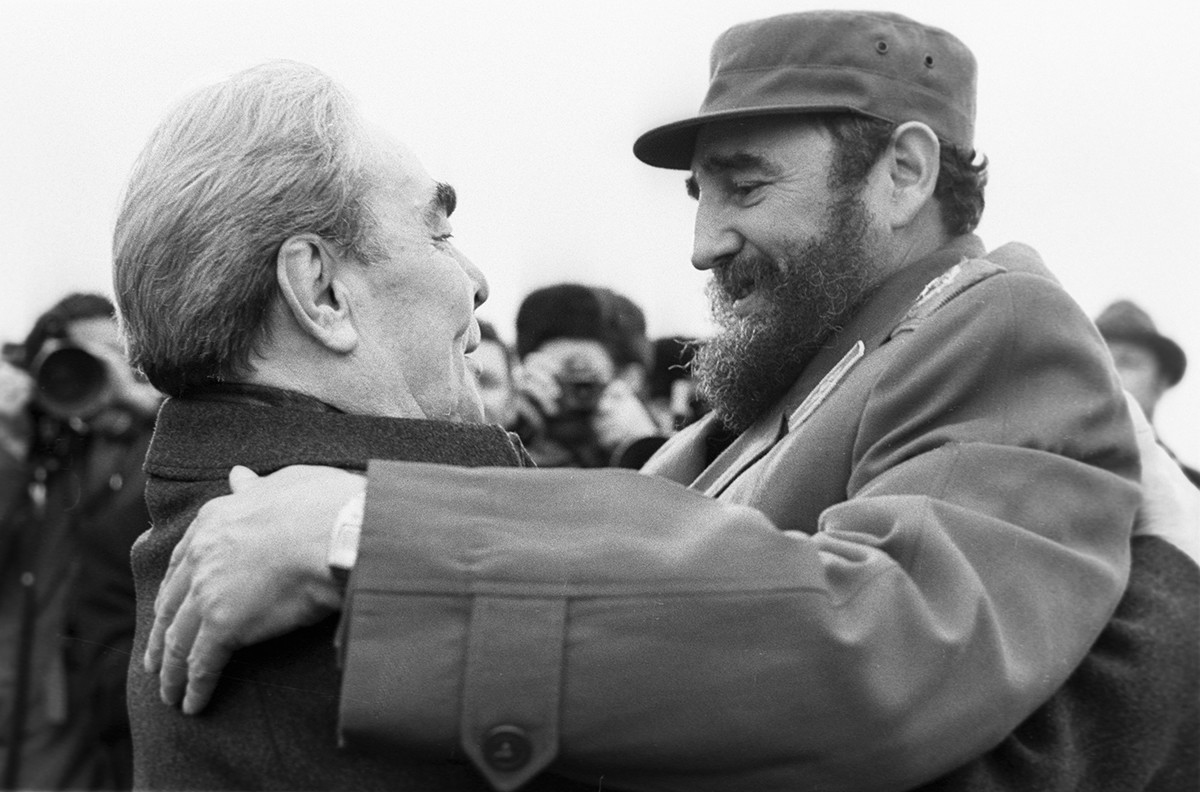 O líder soviético Leonid Brejnev com o presidente cubano Fidel Castro.
