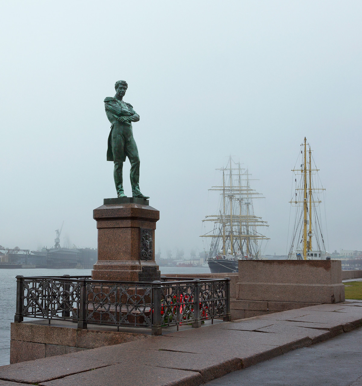Monument en l'honneur de Krusenstern à Saint-Pétersbourg