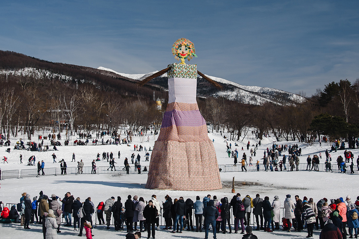 Perayaan Maslenitsa di Yuzhno-Sakhalinsk, Rusia.