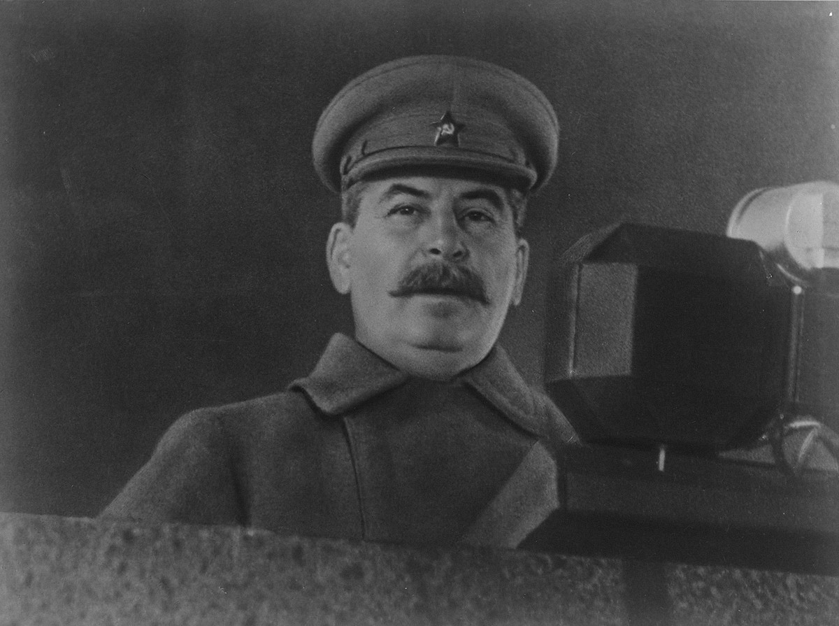 Сталин изнася реч на Червения площад, 7 ноември 1941 г.