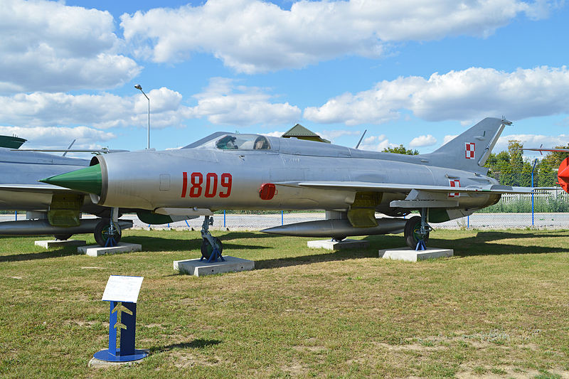 Un MiG-21 de la versión “PF”. Se trataba de un MiG-21 de segunda generación, un interceptor para todo tipo de clima. Expuesto en el Muzeum Sit Powietrznych de Deblin (Polonia)