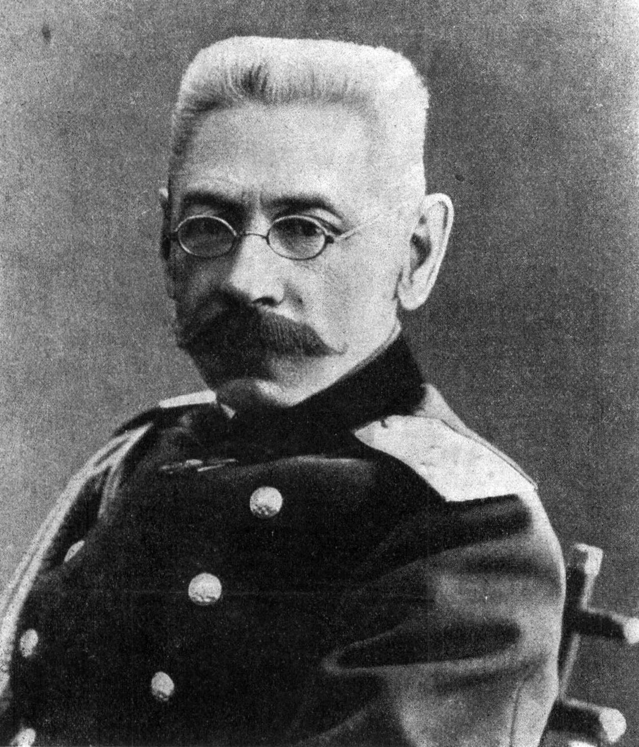 Jenderal Nikolay Ruzskiy (1854—1918).