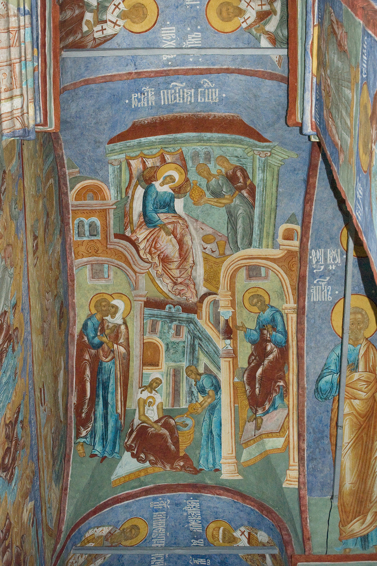 Allée nord, voûte centrale du plafond. Fresque : Nativité de la Vierge Marie (Sainte Anne en haut).