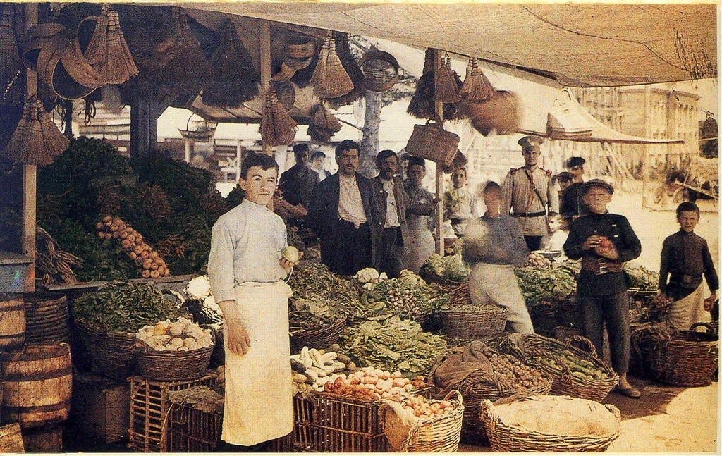 ヤルタの市場の商人。1913年