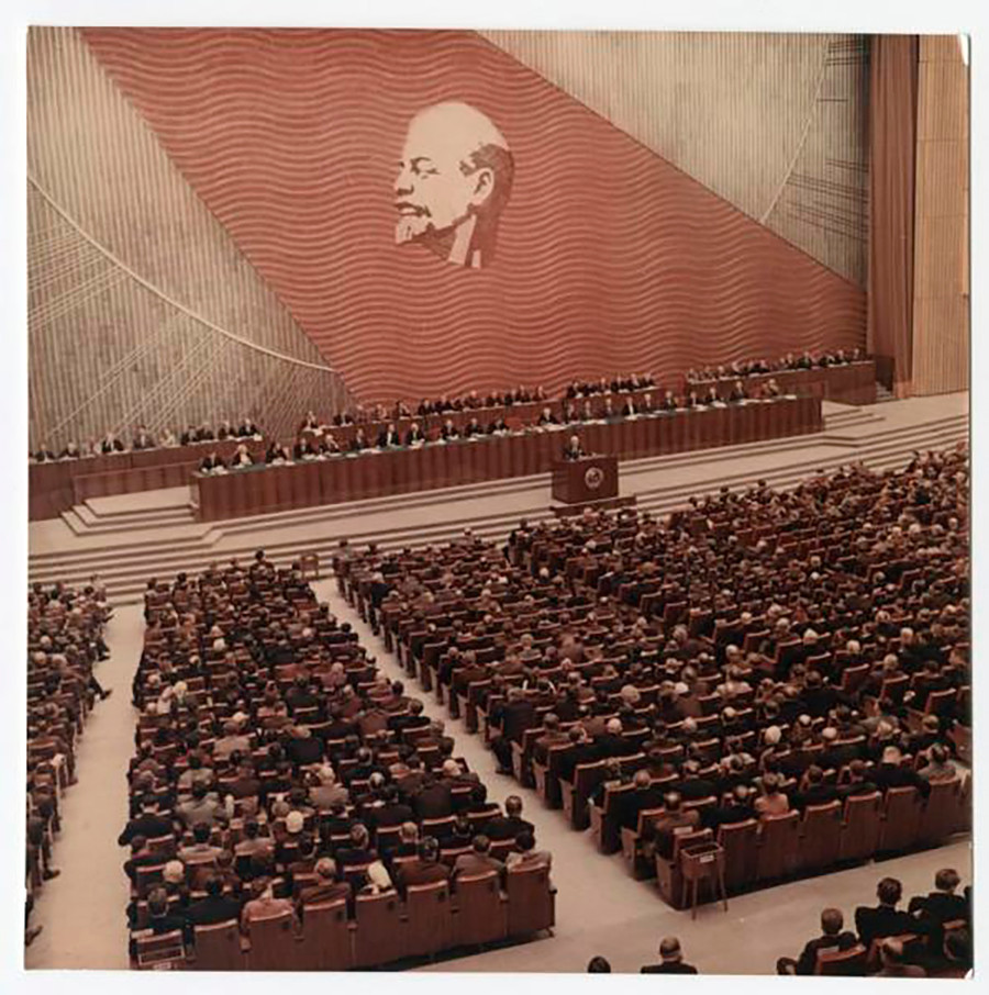 Il 22° Congresso del Partito Comunista si svolge nel nuovo Palazzo dei Congressi dal 17 al 31 ottobre. Khrushchev ordina di rafforzare ulteriormente la destalinizzazione 
