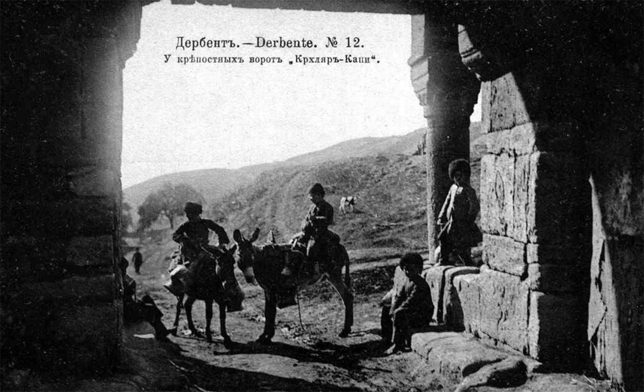 Durant une longue période au XIXe siècle, le Daghestan a subi la guerre du Caucase, au cours de laquelle l'armée de l'Empire russe s'est battue pour l'annexion des régions montagneuses de Ciscaucasie.