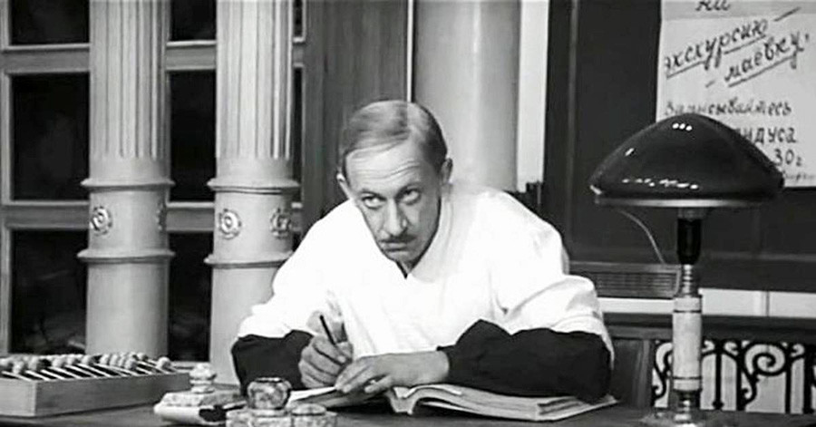 Soviet actor Evgeny Evstigneev in the role of fraudster Koreyko, a character based on Konstantin Korovko. Taken from a movie The Golden Calf (1968)