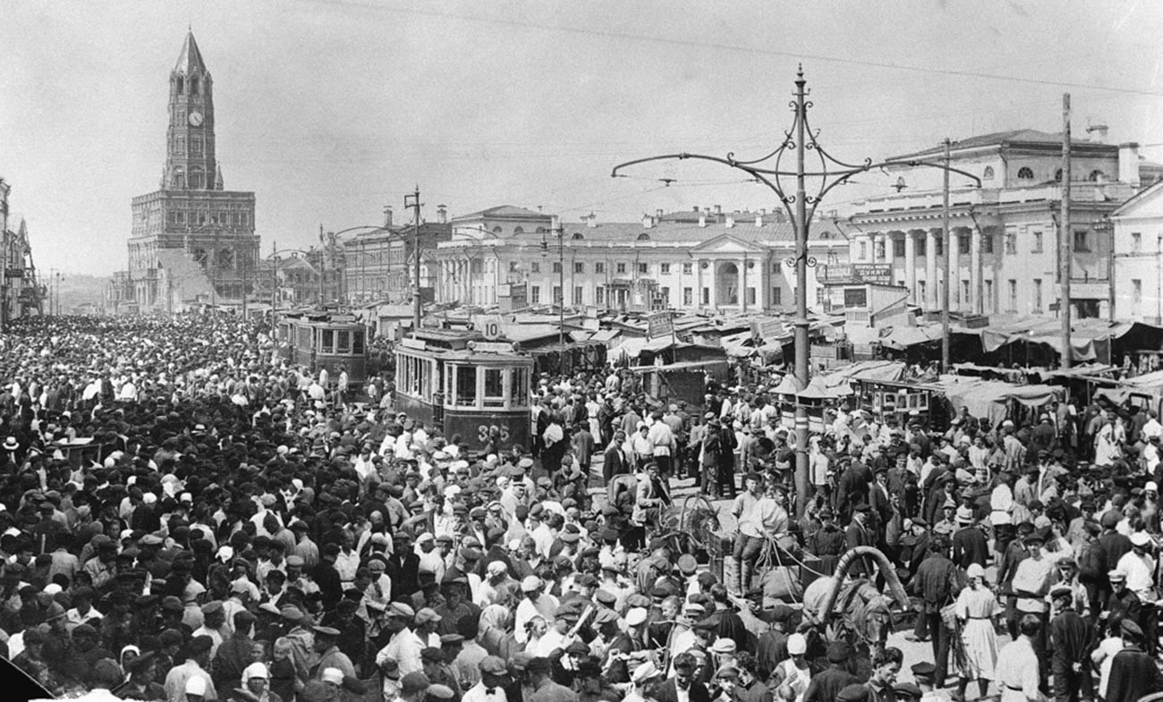 Pemandangan Pasar dan Menara Sukharev, 1920-an