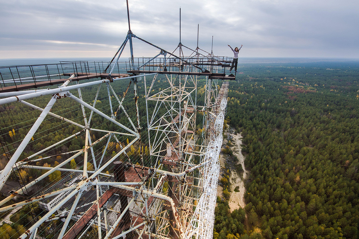 Поранешниот воен радарски систем „Дуга“ во Чернобилската зона на отуѓување, Украина. Денешен изглед, поглед одозгора.