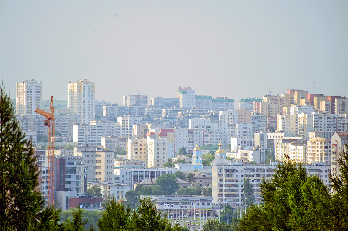 Panorama de Belgorod. Vue depuis la rue du 5 août (nommée en l'honneur de la libération définitive de la ville de l'occupation allemande le 5 août 1943) 