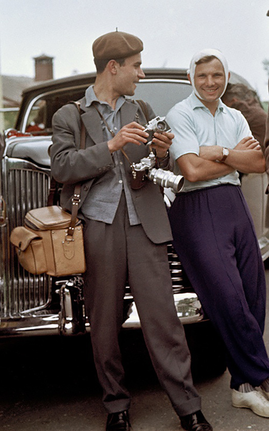 Juri Gagarin und Fotograf Juri Abramotschkin, 1961. 