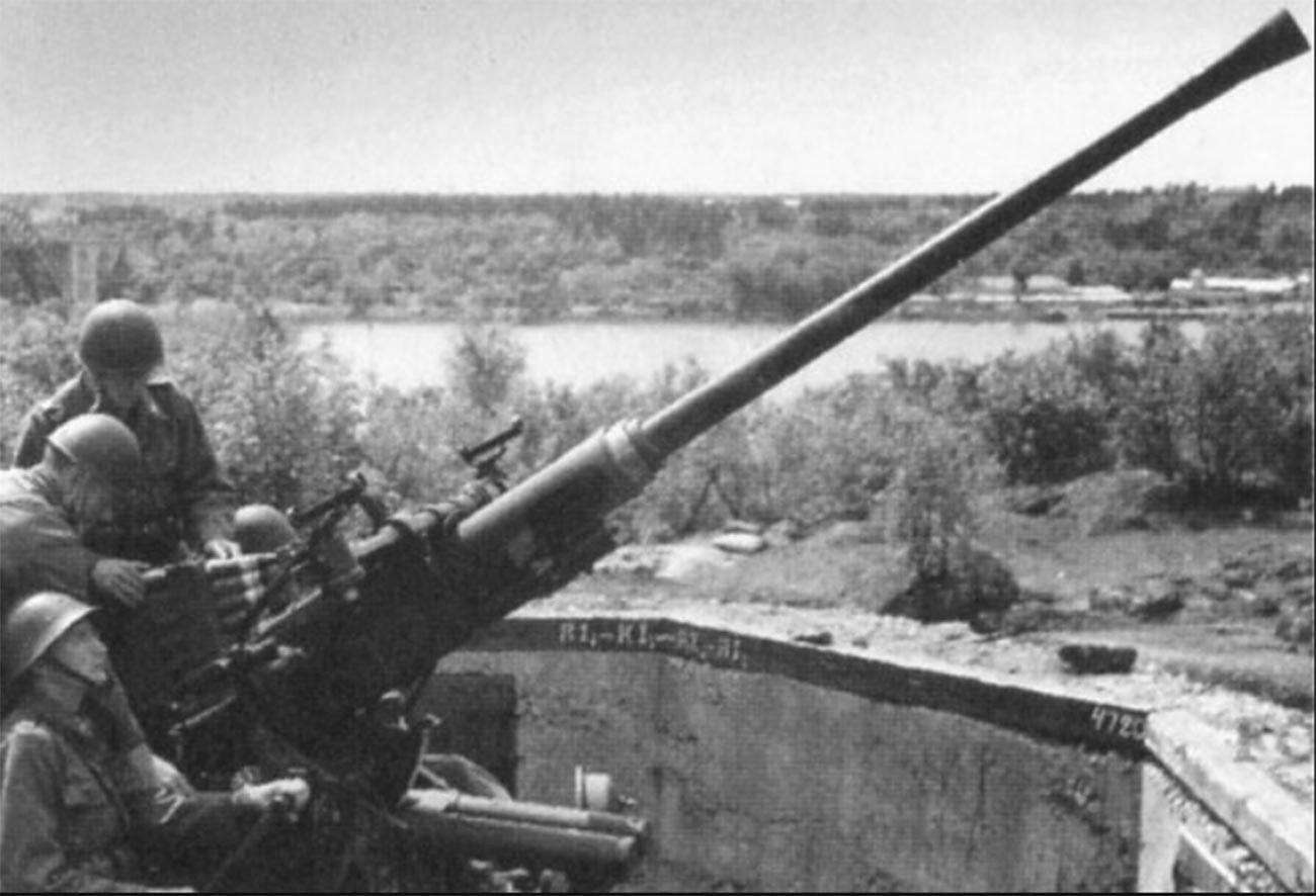 Тантолунденска противавионска батерија у Стокхолму са противавионским топом М/36 калибра 40 мм.
