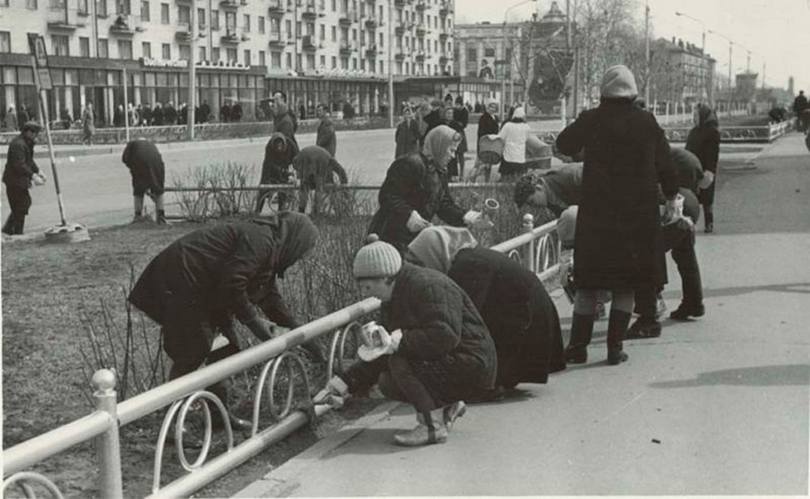 What was the Soviet 'subbotnik'? (PHOTOS) - Russia Beyond