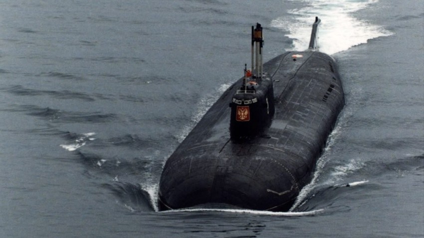 Kapal selam nuklir Rusia 'Kursk' di Laut Barents, sebelum tenggelam dan menewaskan 118 awaknya pada Agustus 2000.